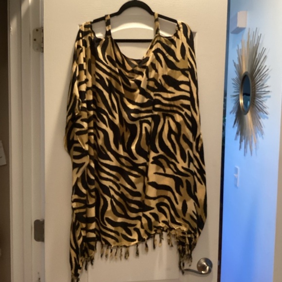 Zebra Print Top - Picture 3 of 4